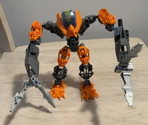 LEGO BIONICLE: Toa Pohatu (8687) - missing ball launcher.  No instructions/box
