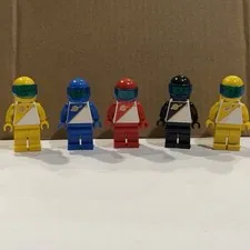 Lego Space Futuron Minifigure Lot ( Black, Red, Blue, 2x Yellow) GREAT CONDITION