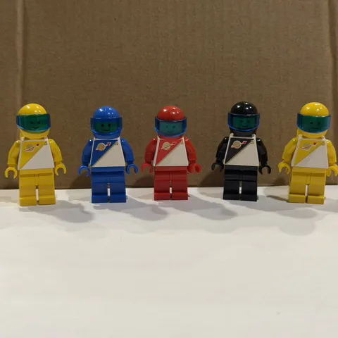 Lego Space Futuron Minifigure Lot ( Black, Red, Blue, 2x Yellow) GREAT CONDITION
