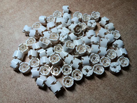 LEGO LOT OF 82 WHITE ROUND BRICKS 2X2 AXLE HOLE #3941