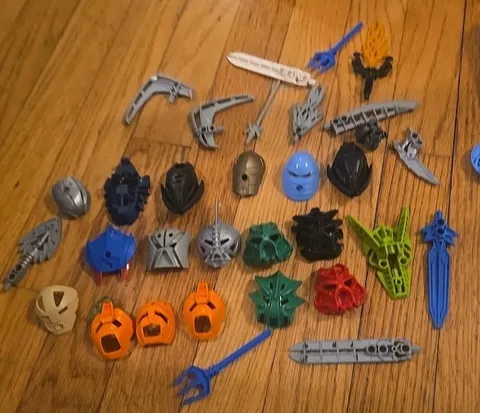 HUGE 7 LB LEGO BIONICLE PARTS LOT – Masks Weapons Armor Technic Vintage Bulk