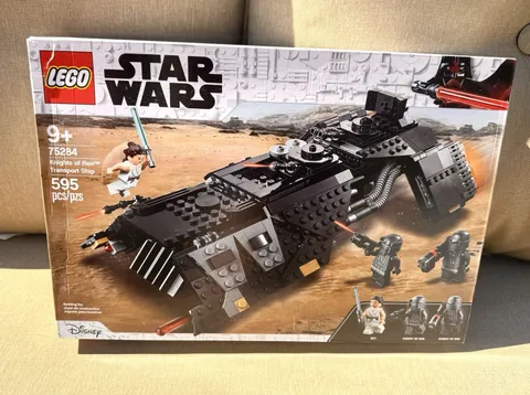 Lego Star Wars: Knights of Ren Transport Ship - Set 75284 - Brand New Sealed