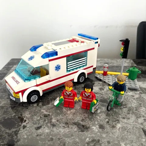 LEGO City Ambulance 4431 Complete Set w/ Minifigures