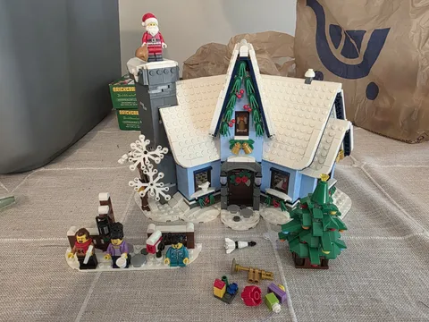 LEGO Icons Winter Village Santa's Visit (10293)