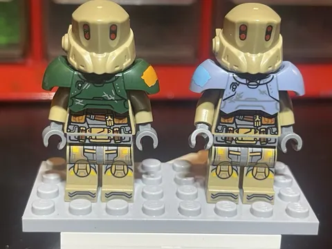 LEGO Minifigure Lot of 2 Armored Soldiers w/ Helmets Green & Light Blue