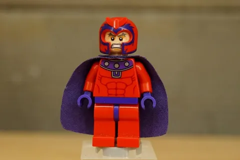 2012 LEGO Toy Marvel Comics Magneto Minifigure sh031 With Cape & Helmet