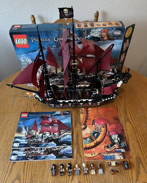 COMPLETE LEGO Pirates of the Caribbean 4195 Queen Anne’s Revenge