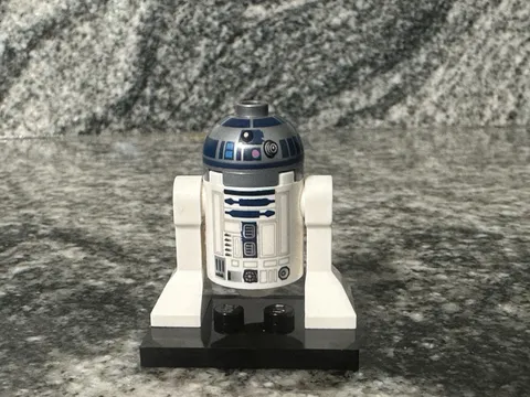 LEGO Star Wars R2-D2 Minifigure with Flat Silver Dark Blue Lavender Dot SW0527A