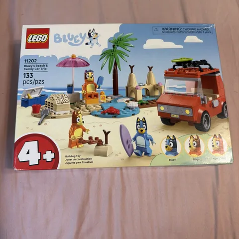 LEGO Bluey Bluey's Beach & Family Car Trip 11202 New & Sealed Bent Box