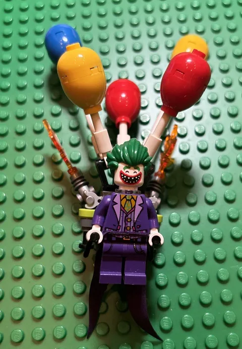LEGO The LEGO Batman Movie The Joker Minifigure w/ Balloon Backpack 70900