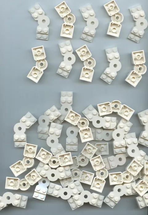 LEGO x 40 White Plate, Modified 2 x 6 x 2/3 Bent 79846