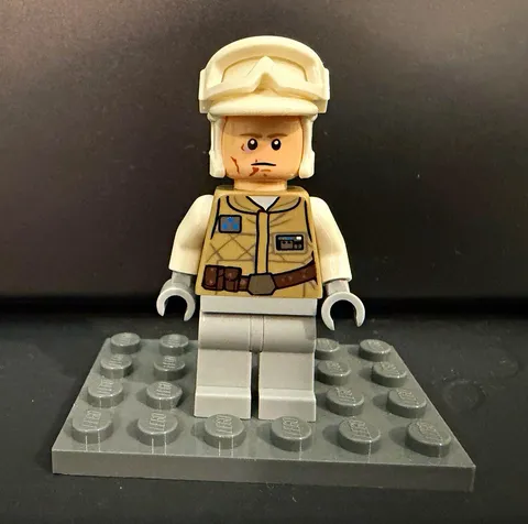 SUPER RARE LEGO UCS Echo Base Luke Skywalker