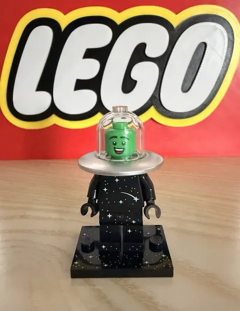Lego CMF Series 26 Flying Saucer Costume Fan Minifigure With Accessories 