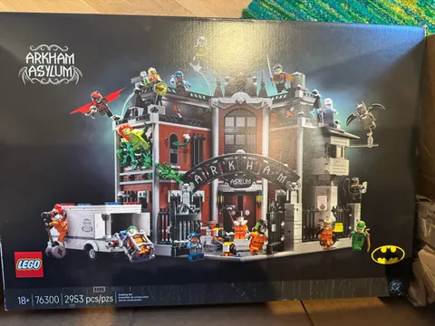 Lego 76300 Arkham Asylum DC Batman 2953 pcs Sealed In Box! In Hand!