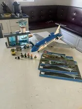 LEGO City: Airport Passenger Terminal (60104) 95% complete with instructions