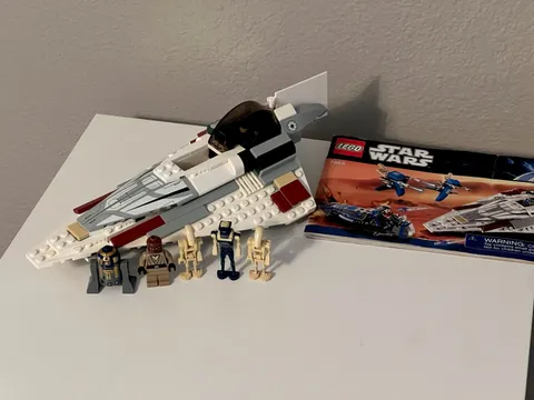 LEGO Star Wars: Mace Windu's Jedi Starfighter (7868)