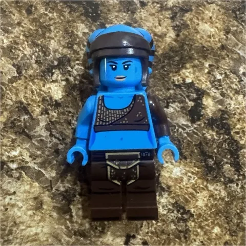 Lego aayla secura minifigure. New!!