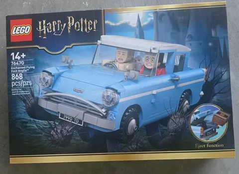 LEGO 76470 Harry Potter Enchanted Flying Ford Anglia Building Set 868 Pieces