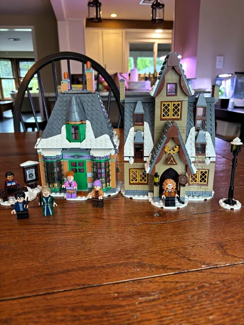 LEGO Harry Potter Hogsmeade Village Visit 76388 851pcs Brick Separator