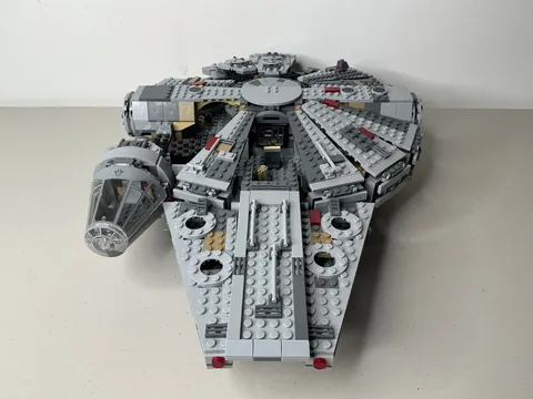 Lego Star Wars Millennium Falcon 75105 PRE-BUILT