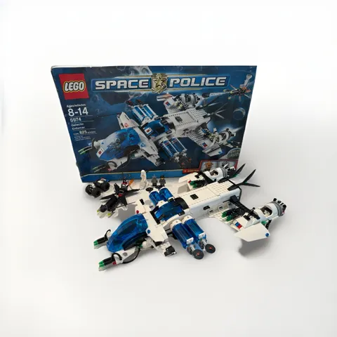 LEGO 5974 Galactic Enforcer Space Police Set Missing 2 Of 5 Minifigs