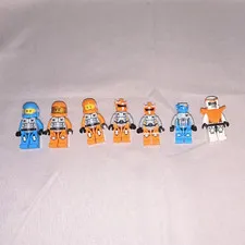 LEGO Minifigures Space Astronaut Minifigure Lot of 7 Plastic Age 5+