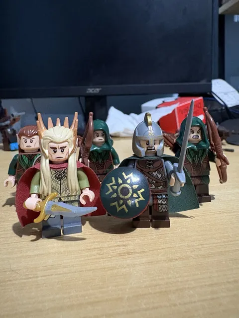 LEGO The Hobbit Mirkwood Elf Minifigure lot - Thranduil Eomer