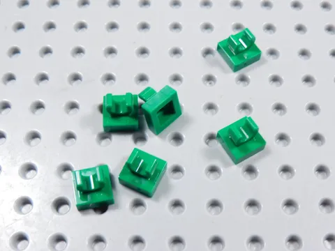 LEGO Lot of 6 Green 1x1 Plates w/ Clip on Top BM