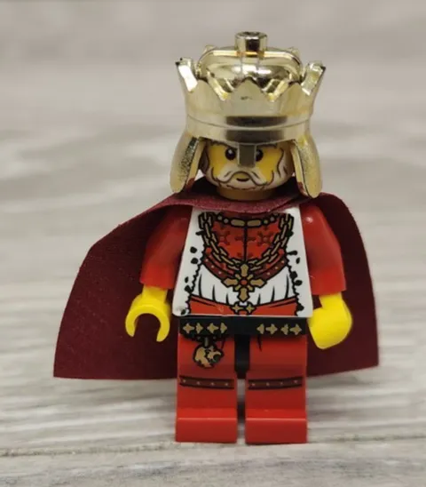 Lego cas486 Kingdoms Lion King Red Minifigure From Set 10223 & 7188