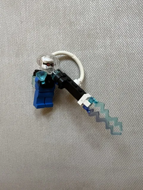Lego Mr. Freeze minifigure from 7783 Batcave Penguin Freeze Invasion