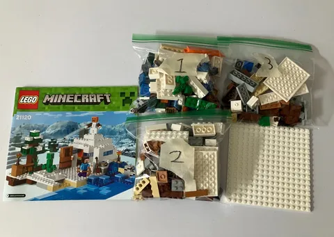 LEGO Minecraft: The Snow Hideout (21120)