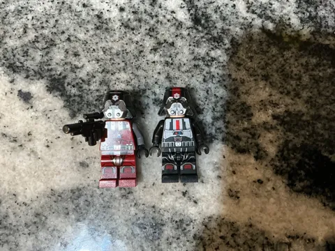 2x LEGO star wars sith trooper minifigures (red and black prints)