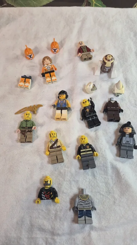 eBay Title:LEGO Minifigure Lot Star Wars Clone Trooper R2 Droid City Mixed...