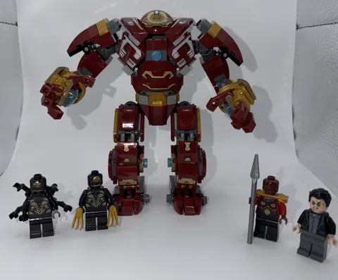 LEGO Marvel 76247 Hulkbuster: Battle of Wakanda, Complete without Box or Manual