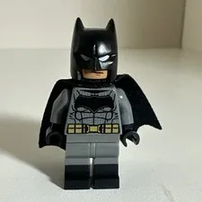 Lego Batman sh0437 Set 76086 - Dark Bluish Gray Suit Gold Belt Black Hands