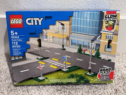 LEGO City Road Plates 60304 Complete Set 112 pcs Glow in the Dark Box