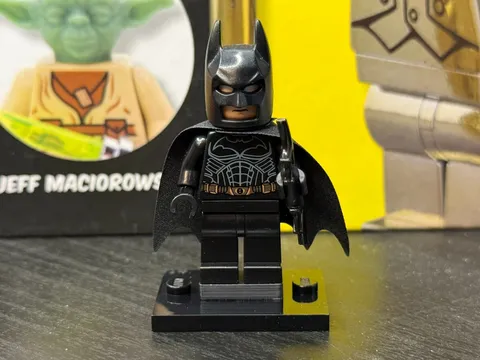 Lego Batman Minifigure from Tumbler Set 76023 sh0132 h451
