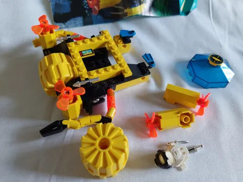 LEGO 6145/1728 Aquazone Aquanauts Crystal Crawler Incomplete w/ Playscape