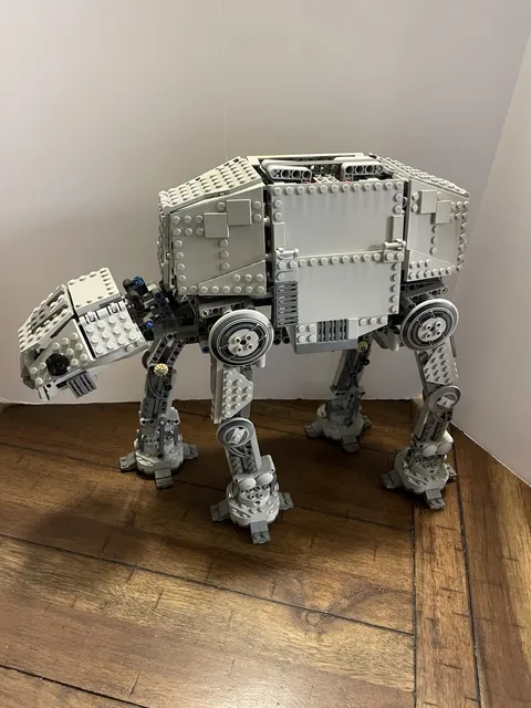Lego Star Wars 10178 Motorized Walking At-At Mostly Complete
