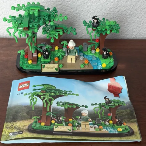 LEGO Promo Jane Goodall Tribute (40530) 100% Complete Manual Mini-figures