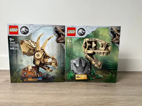 LEGO Jurassic World Dinosaur Skull Collection – T. Rex 76964 & Triceratops 76969