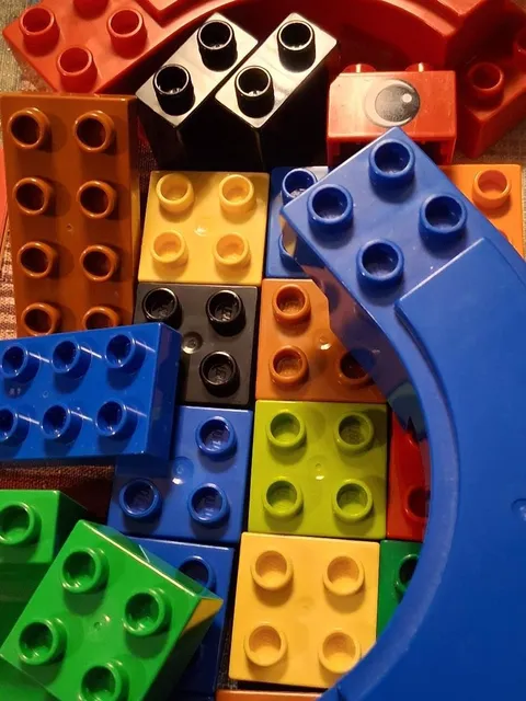 LEGO DUPLO - LOT of 24 BRICKS+BLOCKS & 2 Ramps