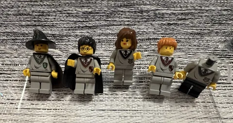 Vintage LEGO Harry Potter Minifigures Lot of 4 Harry Ron Hermione Capes Hat 