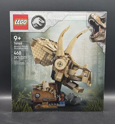 LEGO Jurassic World Dinosaur Fossils Triceratops Skull (76969) 468 pcs w/Stand