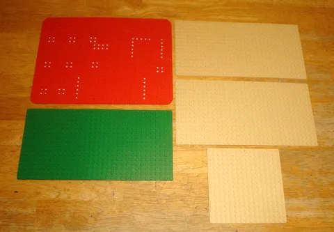 Lot of 5 Lego Baseplates Red, Green, Beige