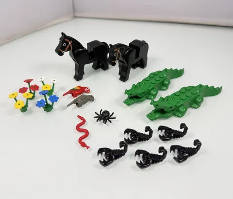 17pc Lego Animal Minifigure Lot Horse Alligator Crocodile Scorpion Parrot & More