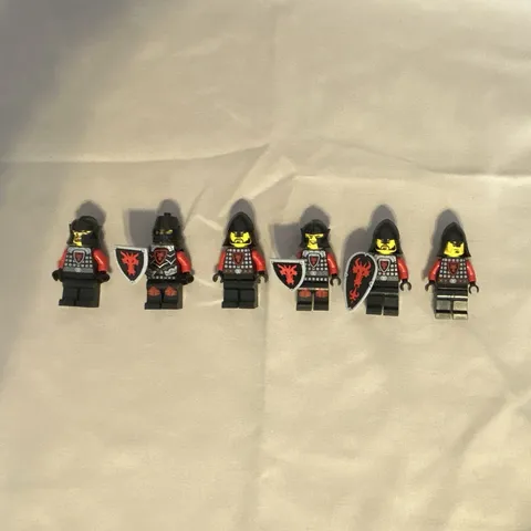 LEGO Castle Dragon Knights Minifigures Lot of 5 w/ Helmets & Shields Black/Red