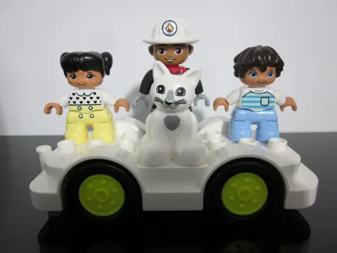Lego Duplo 10969 Fire Truck Base Fireman Fire Fighter Cat Boy Girl Mixed Lot