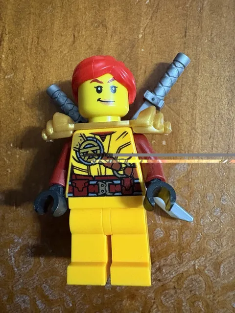 LEGO Ninjago Skylor Minifigure sw773 Pearl Gold Shoulder Armor Crystalized
