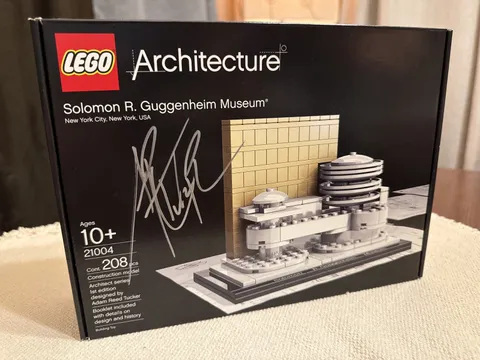 LEGO ARCHITECTURE: Solomon Guggenheim Museum (21004) - Signed By Designer